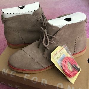 NWT TOMS Mateo Chukka in desert taupe wmn size 7.5